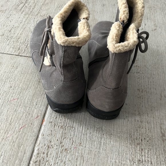 Clarks Angie Madi Women's Bendables Winter Boot Gray Suede Style #35615 size 7.5 - Picture 4 of 6